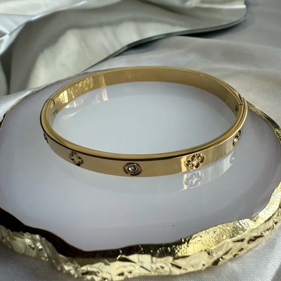 Stainless steel Gold Bracelet
Wedding jewelry - Picture 9 of 14